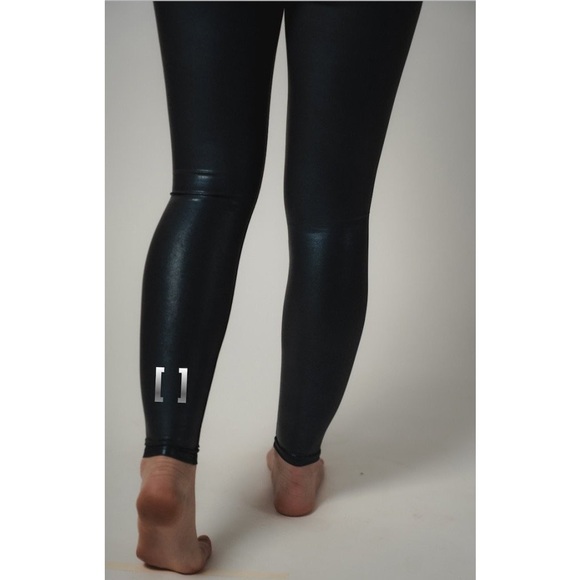 New Solidcore high shine legging & bra set - Picture 4 of 9